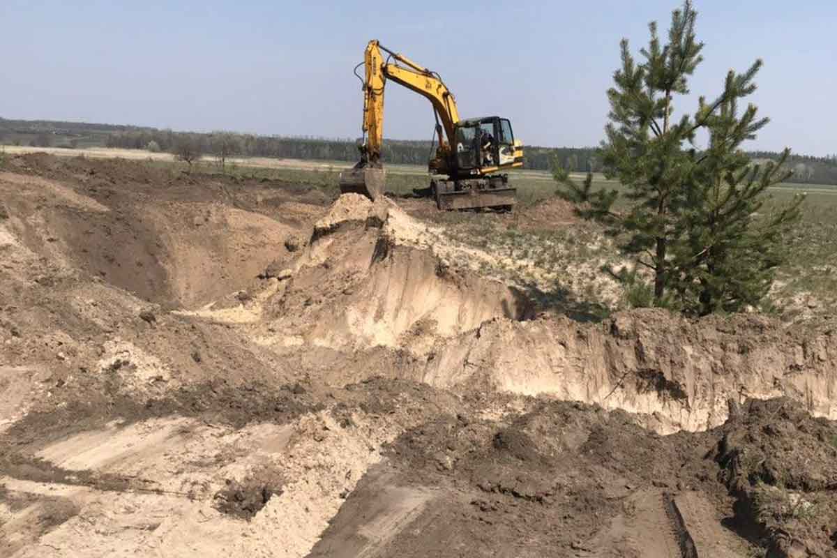 Под Харьковом самосвалами воруют песок - уголовное дело