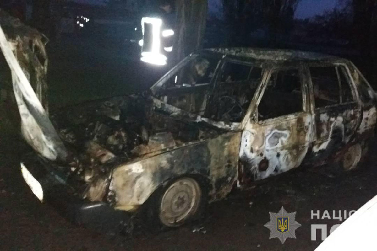 В Харькове сгорели две машины (фото)