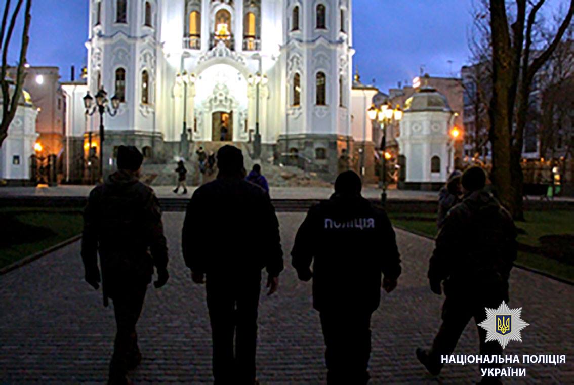 К харьковским храмам стянут силовиков