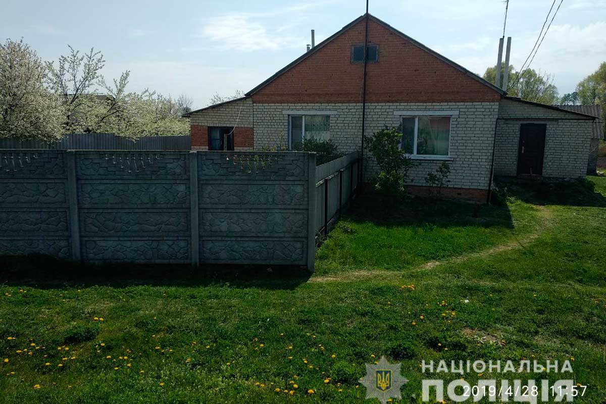 Под Харьковом женщину едва не убил юный сосед (фото)