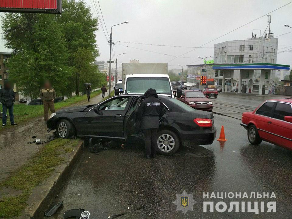Угнал машину и разбил еще две: подробности аварии в центре, фото