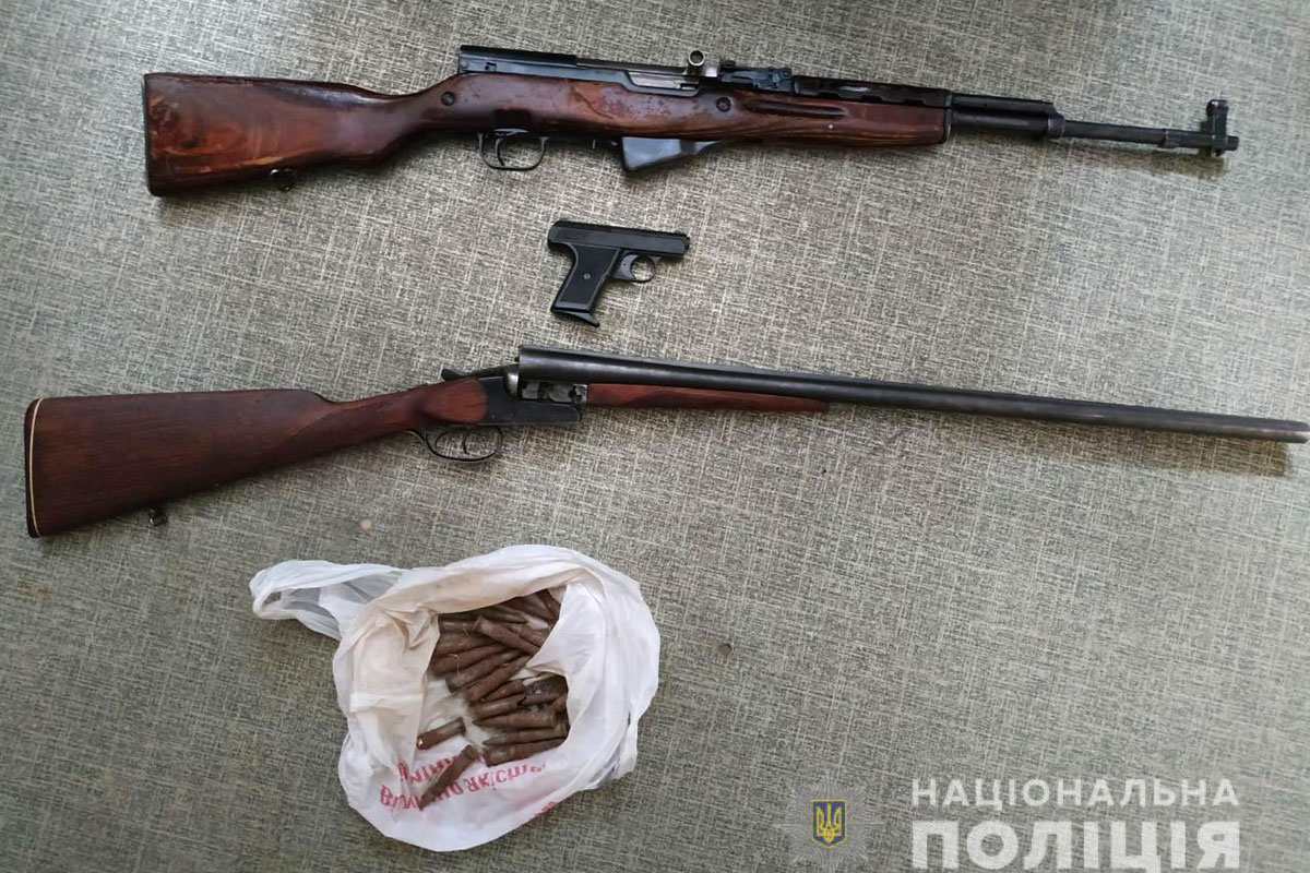 Харьковчане избавляются от оружия (фото)