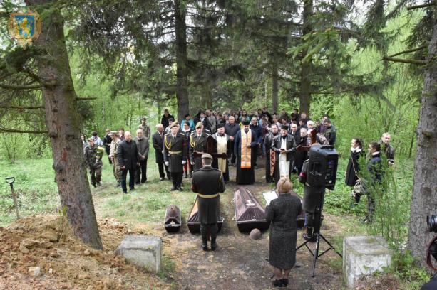 Подо Львовом перезахоронили харьковчан