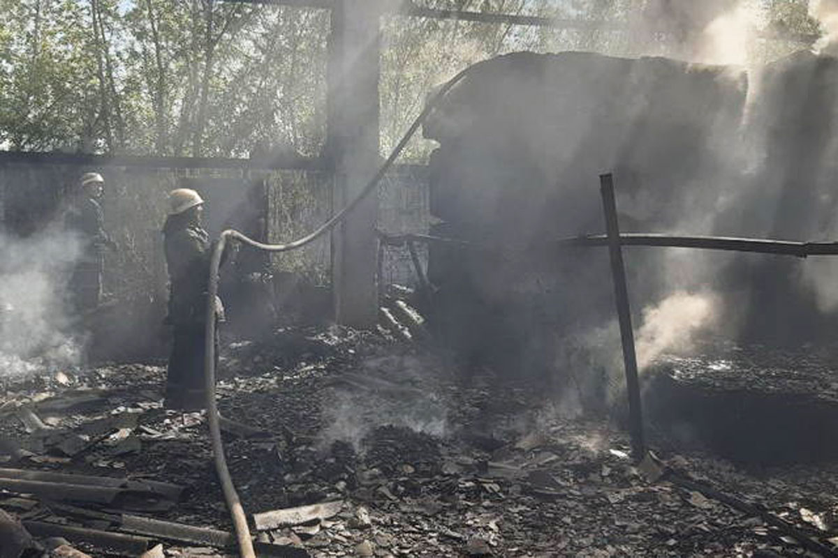 Полиция расследует пожар на складе в Харькове