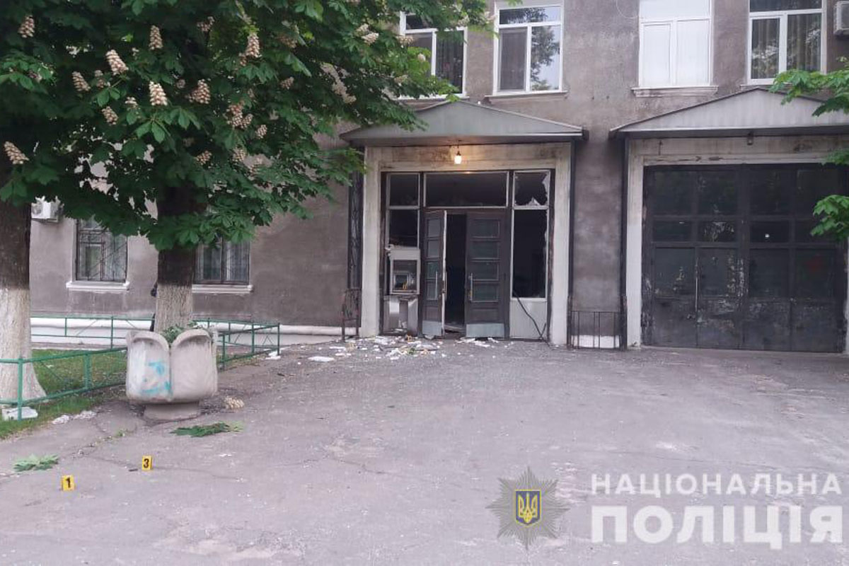 Под Харьковом взорвали бомбу (фото, видео)