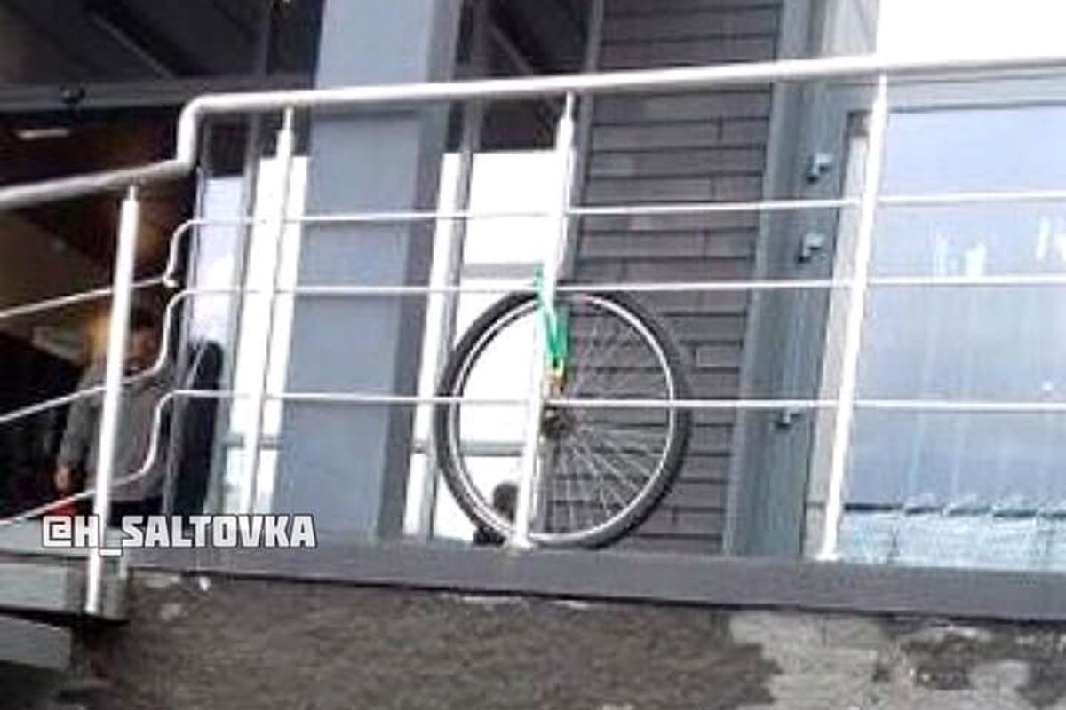 На Салтовке от велосипеда осталось только колесо (фото)