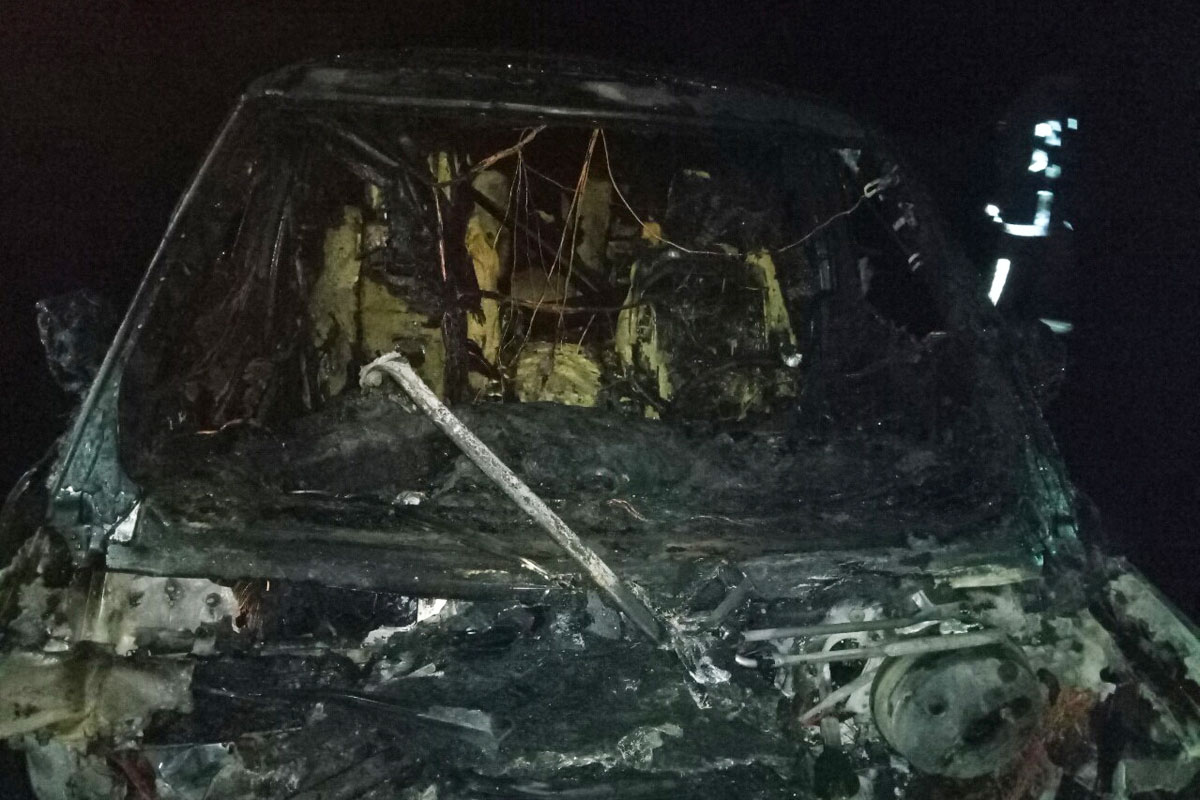 Ночью в Харькове сожгли автомобиль (фото)