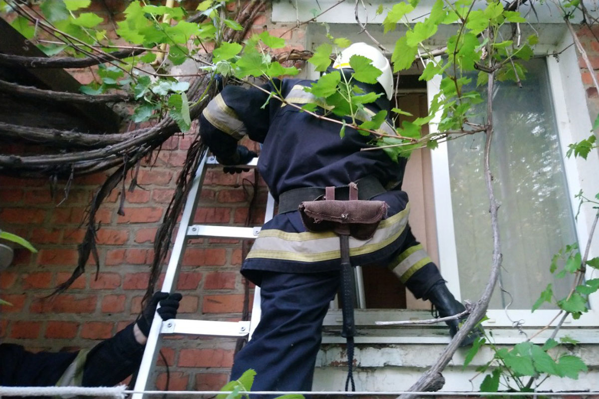 Под Харьковом мужчину спасли от отравления газом (фото)