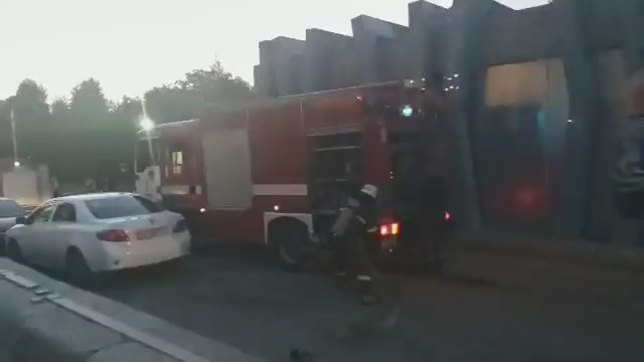 К зданию оперного приехали 10 пожарных машин (видео)