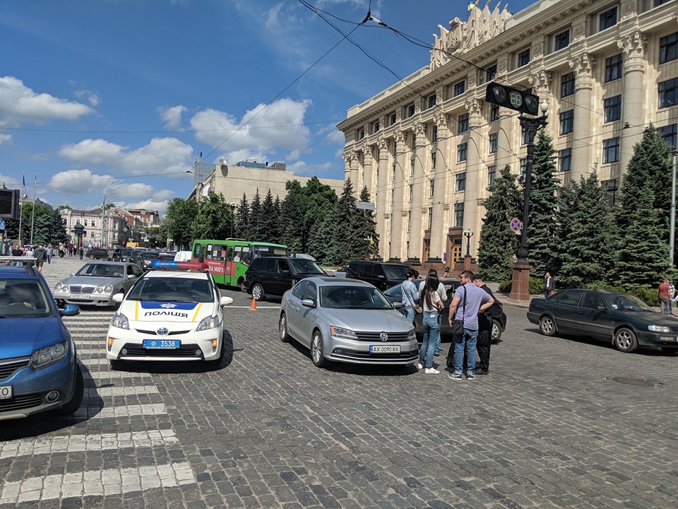 Авария на Сумской парализовала движение (фото)