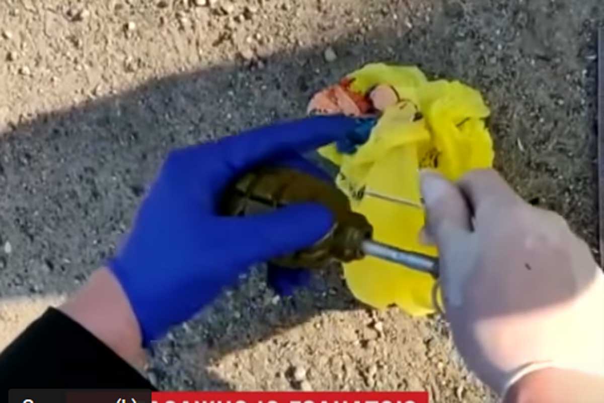 Спасая людей, ветеран час держал в руках гранату на взводе (видео)