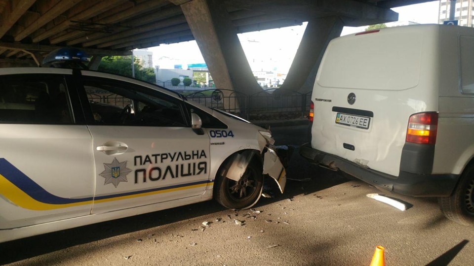 В Харькове машина патрульных спровоцировала ДТП (фото)