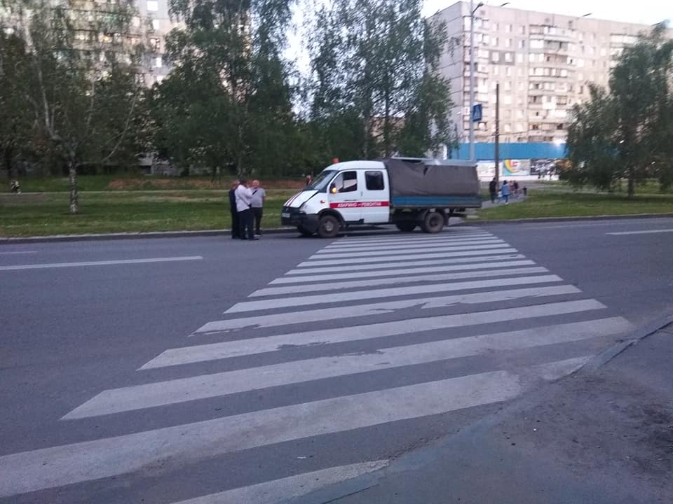В Харькове машины не поделили пустую дорогу (фото)