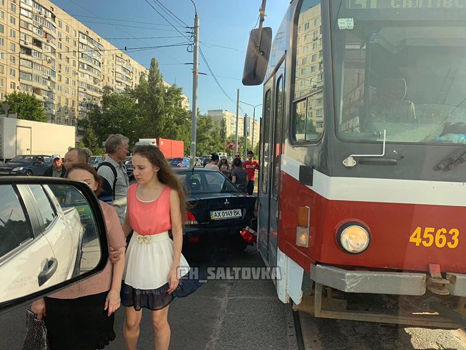 В Харькове трамвай попал в аварию (фото) 