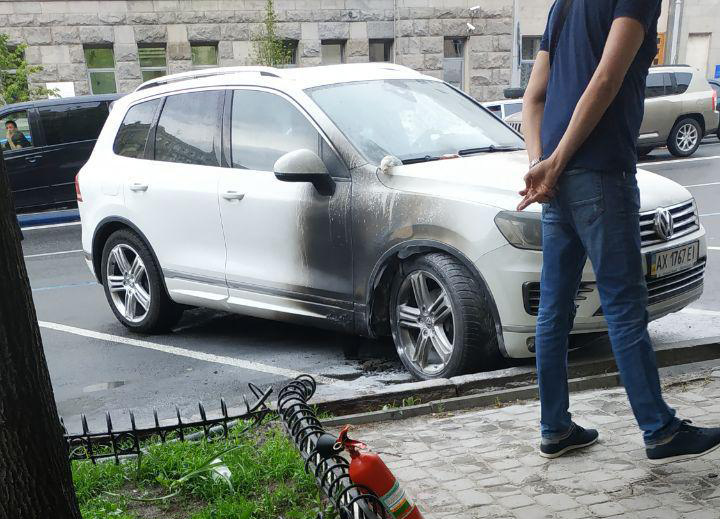 В Харькове подожгли машину чиновника мэрии (фото)