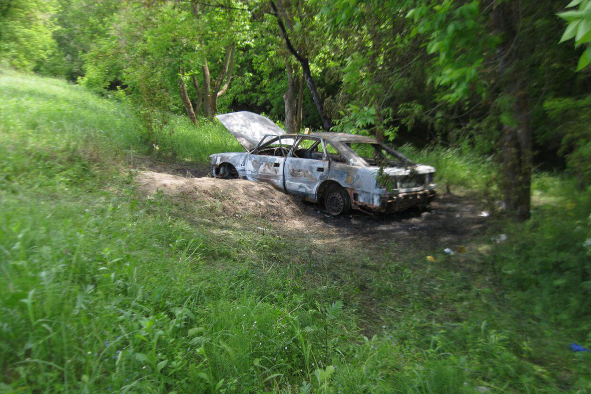 В Харькове мужчина угнал и сжег автомобиль (фото)