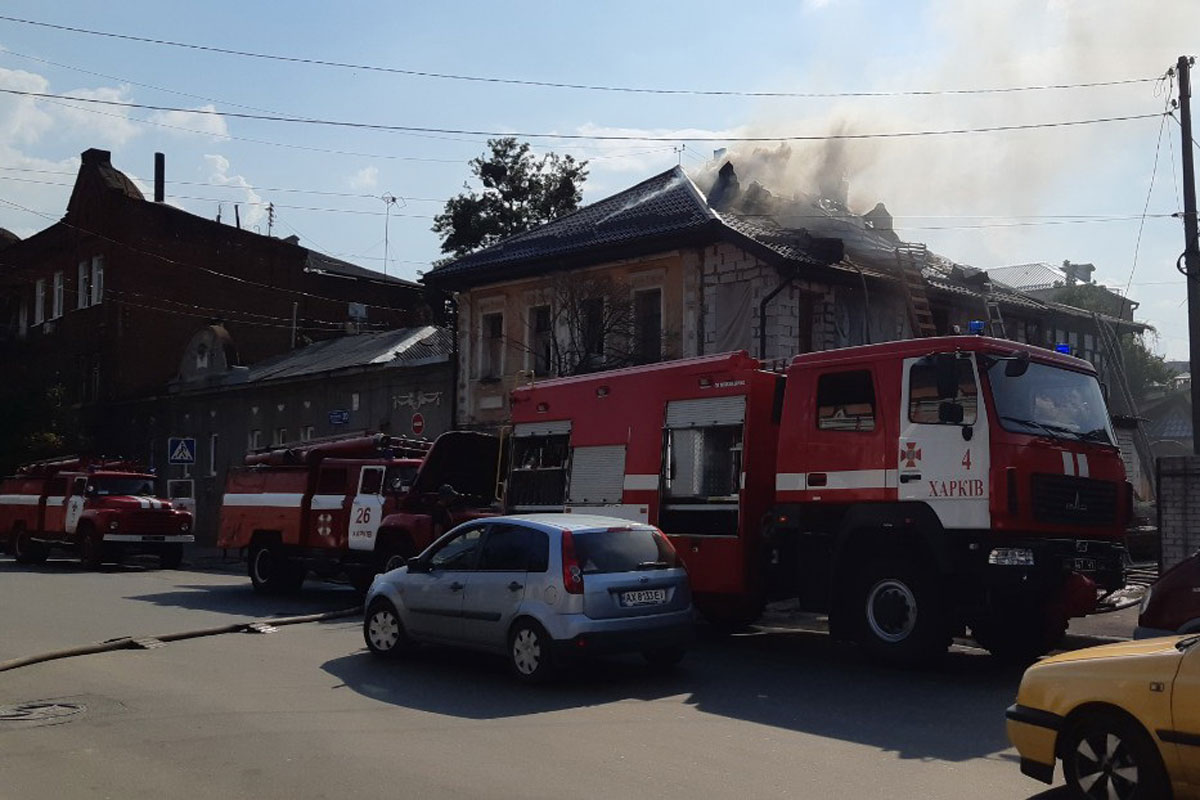 В Харькове вспыхнул жилой дом (фото)