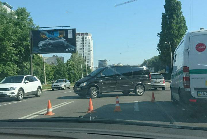 На Клочковской произошло ДТП, движение затруднено (фото)