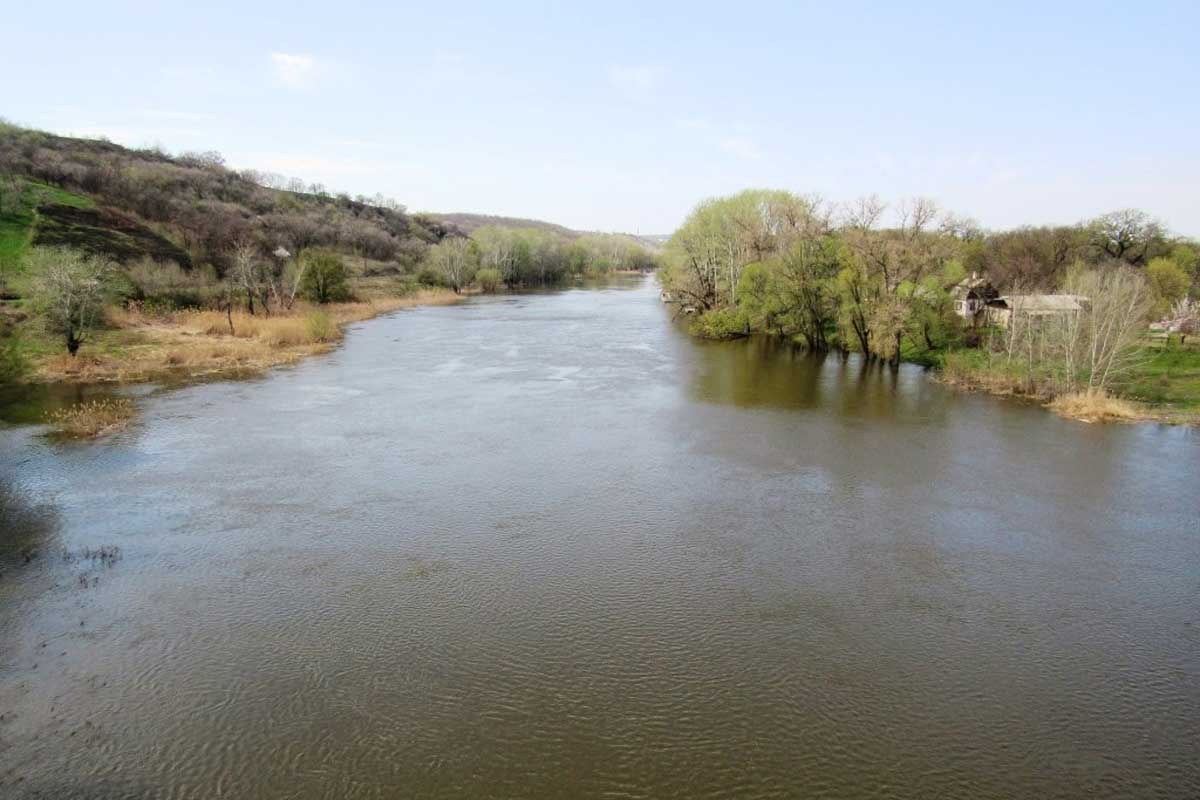 Под Харьковом из воды вытащили неадекватного пловца