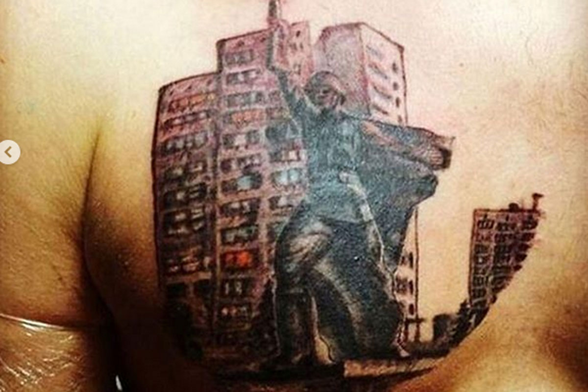Мужчина набил татуировку с изображением харьковского памятника (фото)
