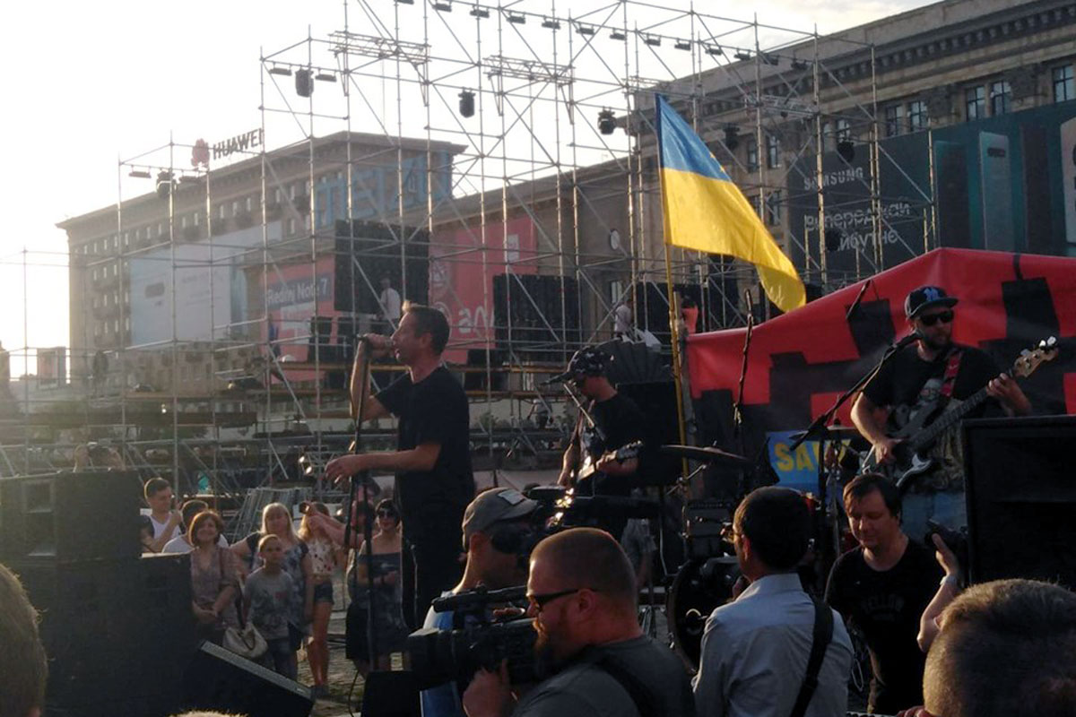 На площади Свободы прошел рок-концерт в защиту палатки (фото, видео)