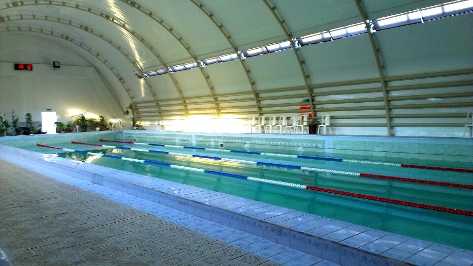Под Харьковом закрывается бассейн