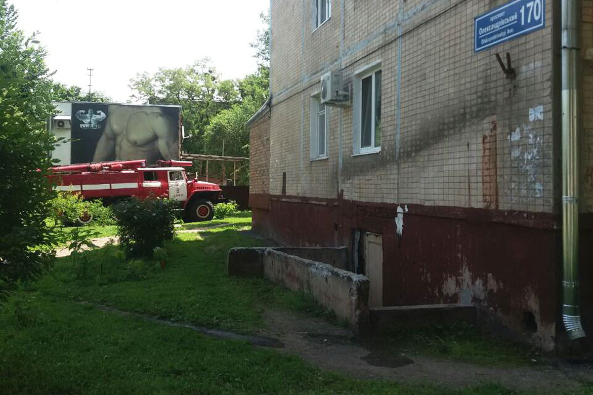Пожар на ХТЗ: жильцов дома эвакуировали (фото)