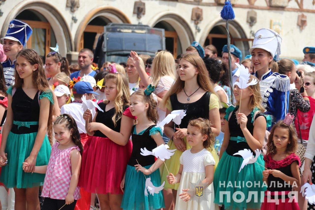 В Харькове прошел рекордный парад (фото)