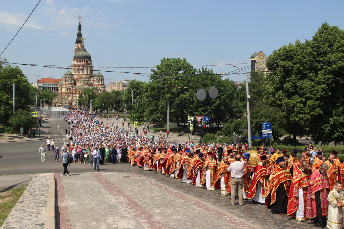 В Харькове прошел крестный ход (фото)
