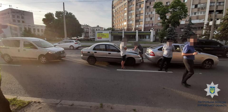 В Харькове произошло тройное ДТП
