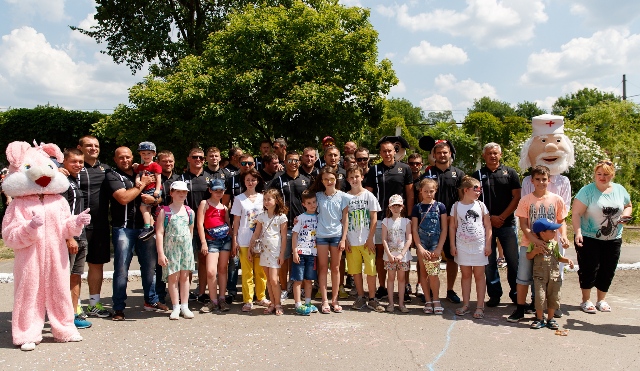Регбисты "Олимпа" поздравили малышей с Международным днем защиты детей