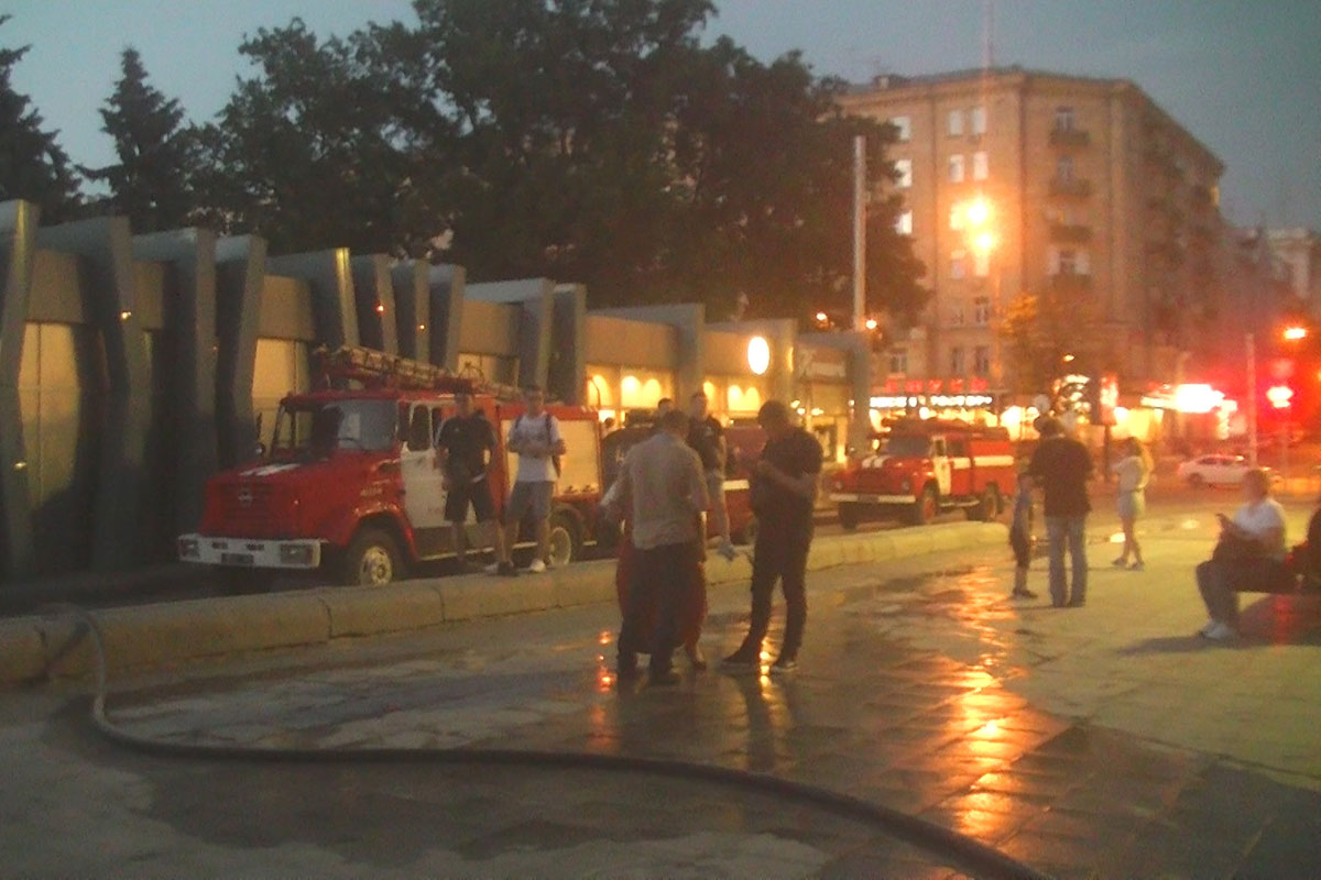 На Сумской вспыхнул магазин: людей эвакуировали (фото)