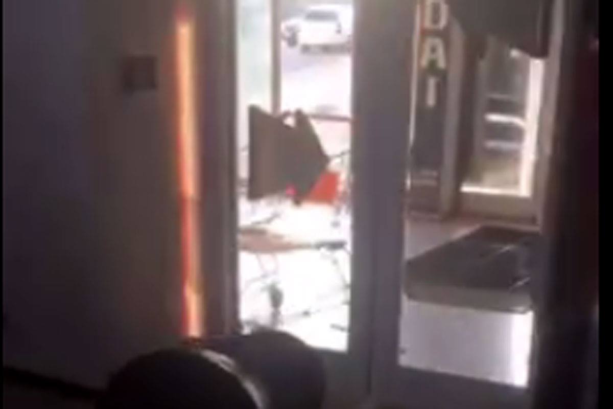 На Салтовке разнесли двери супермаркета (видео)