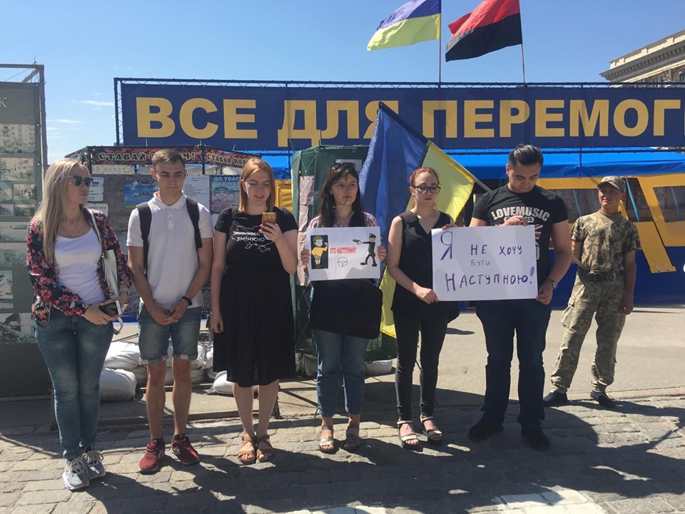 В Харькове протестующие вышли на площадь