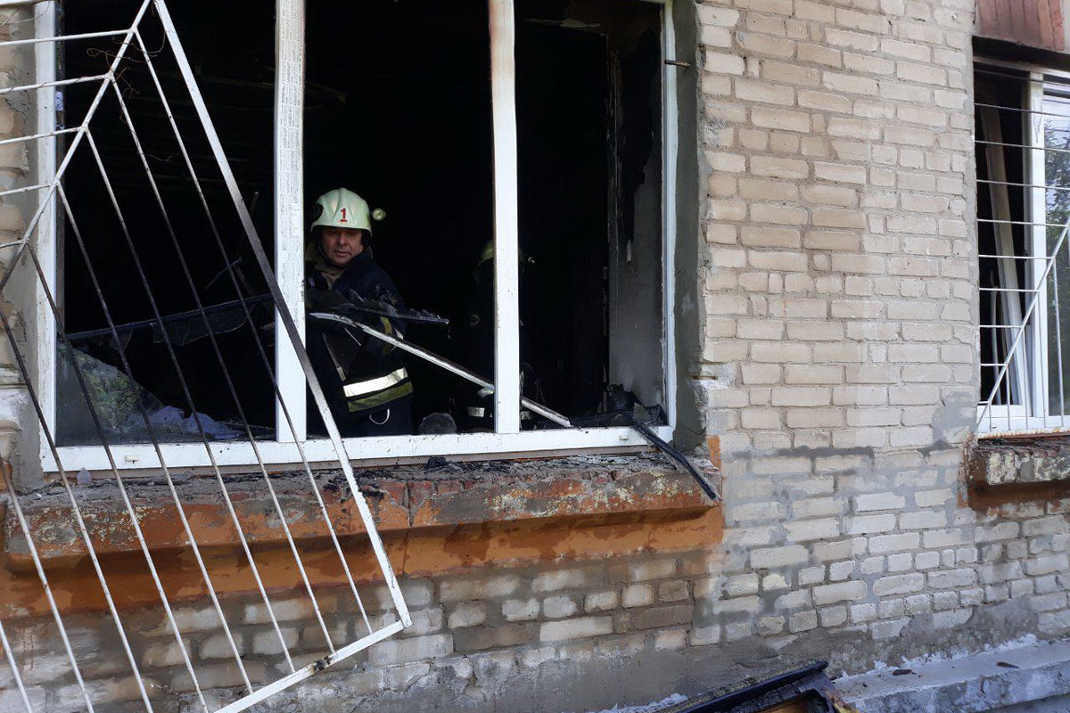 Пожар в Харькове: жильцов дома эвакуировали (фото)