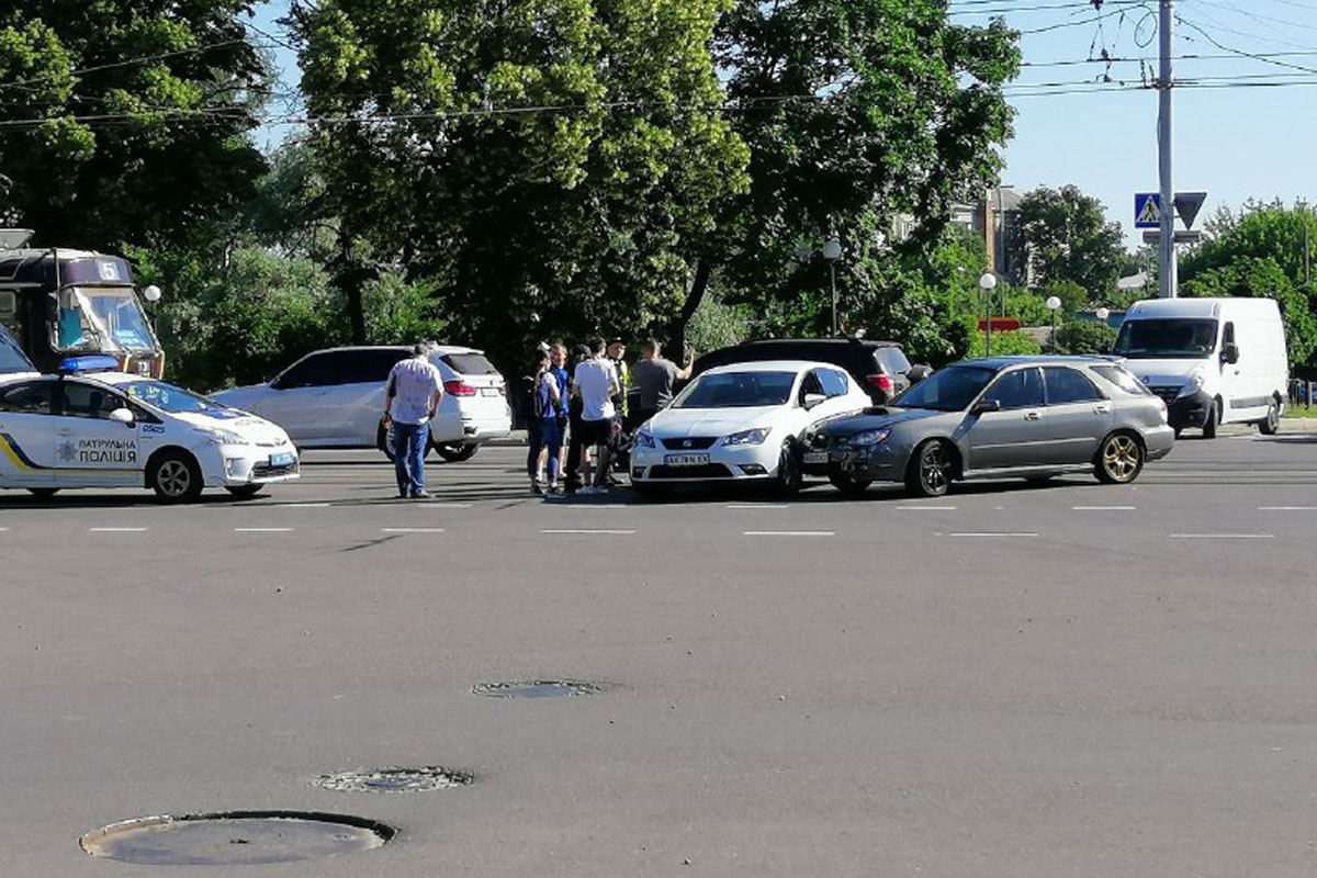 В Харькове авария заблокировала движение трамваев (фото)
