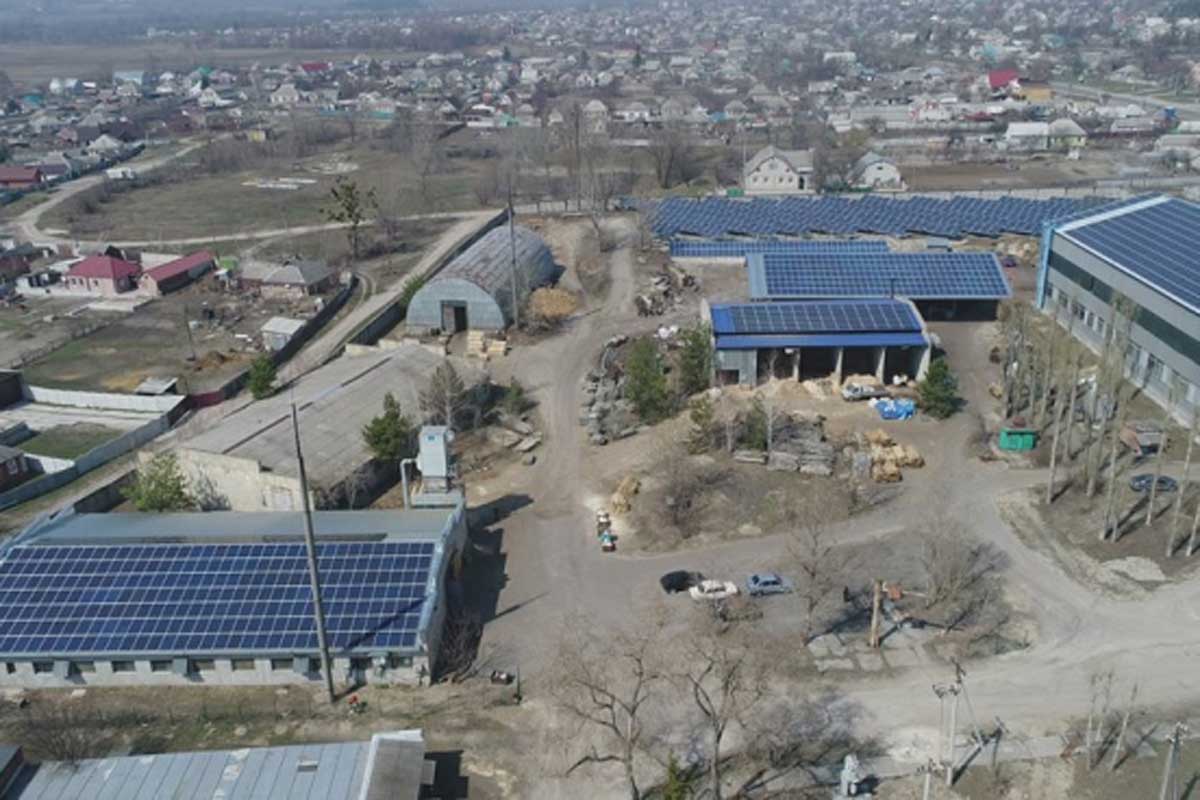 Под Харьковом на крыше установили мощную солнечную электростанцию