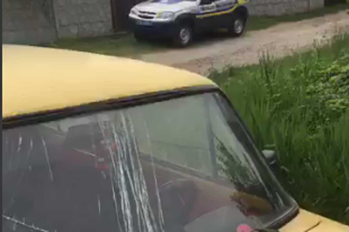 Под Харьковом обнаружен бесхозный автомобиль с признаками ДТП (видео)