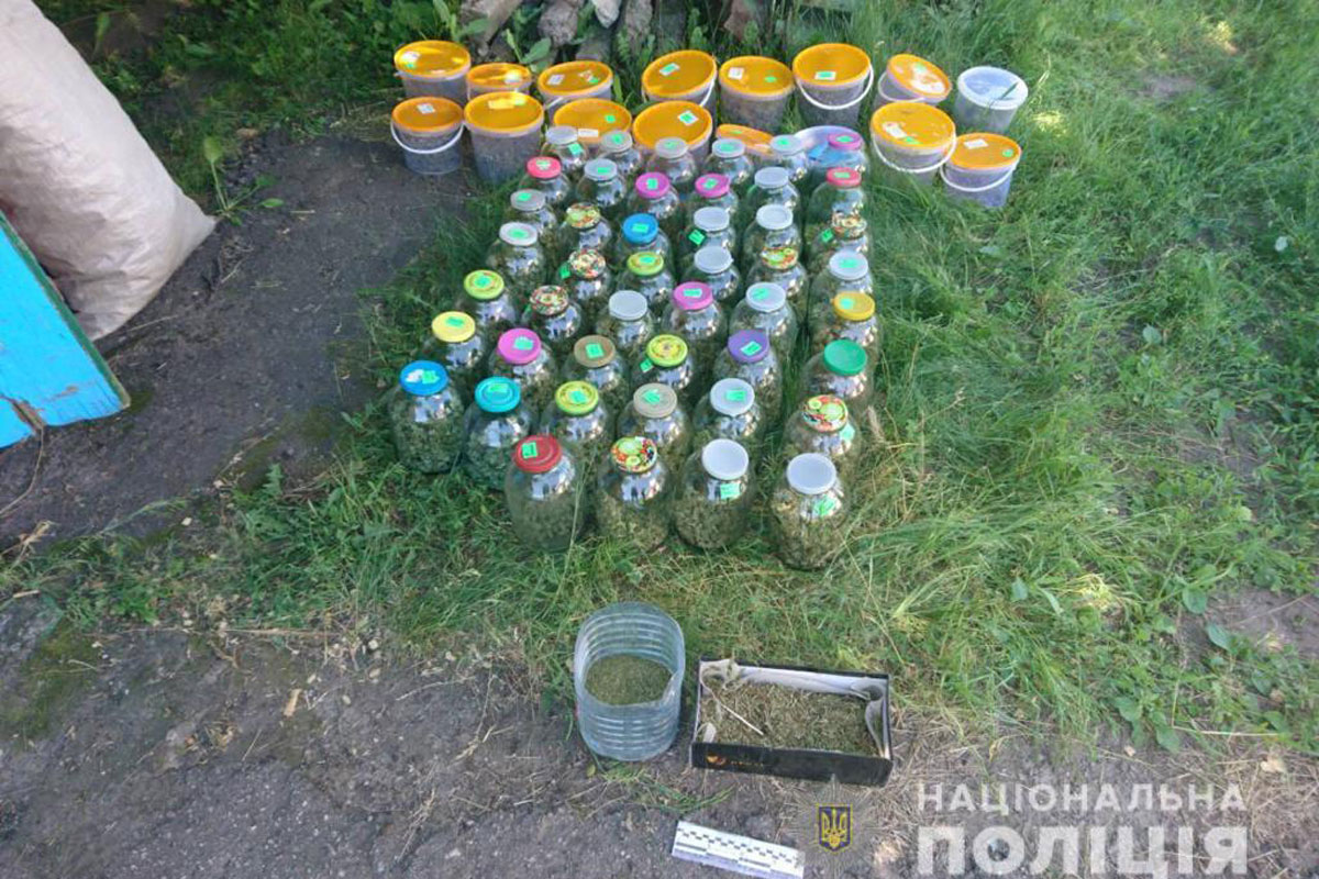 В автобусе под Харьковом выявили наркоторговца (фото)