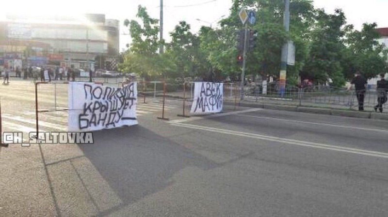 Столкновения на "Барабашово": дорога возле рынка все еще заблокирована (фото, видео)