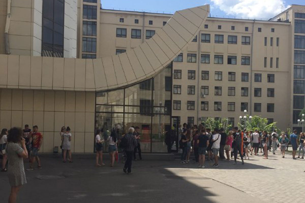 В Харькове эвакуируют вузы (фото)