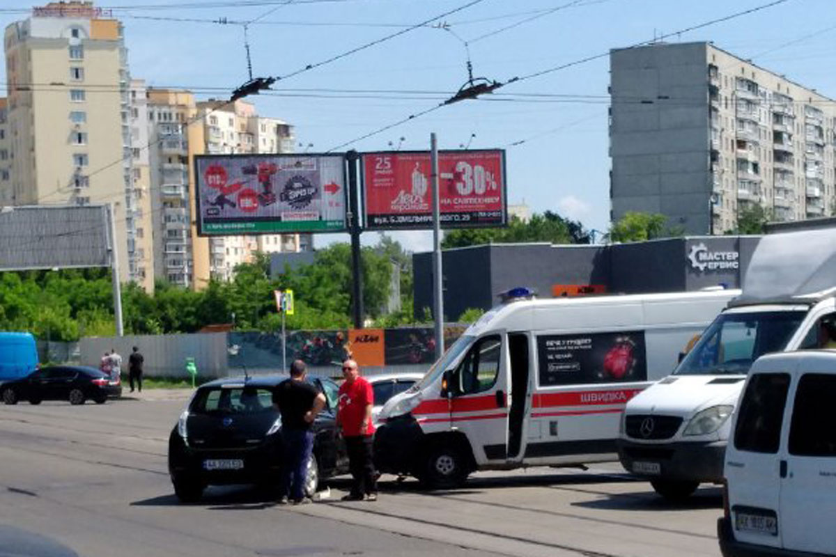 В Харькове скорая попала в аварию (фото)
