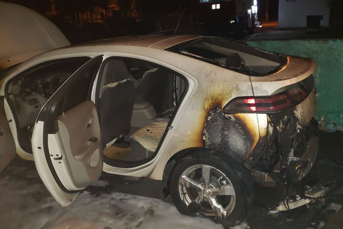 На Салтовке сгорел автомобиль (фото)