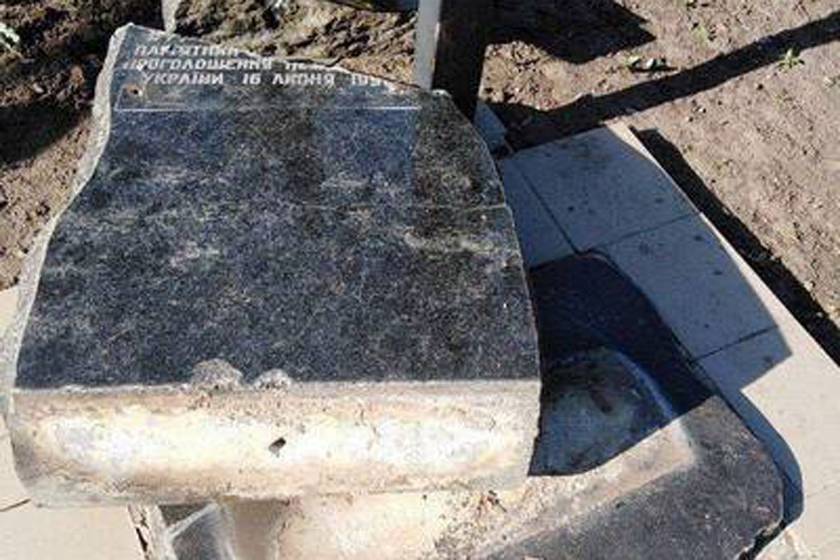 Найден человек, разрушивший памятник в Харькове