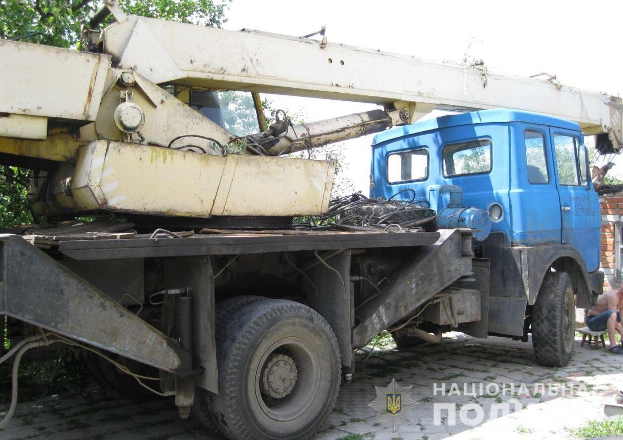 В Харькове угнали автокран