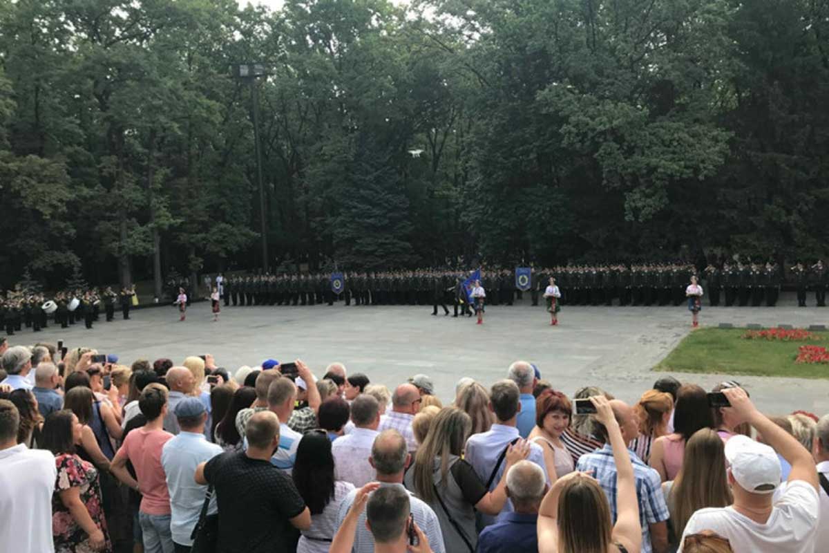 В Харькове на Мемориале Славы проходят торжества (фото)