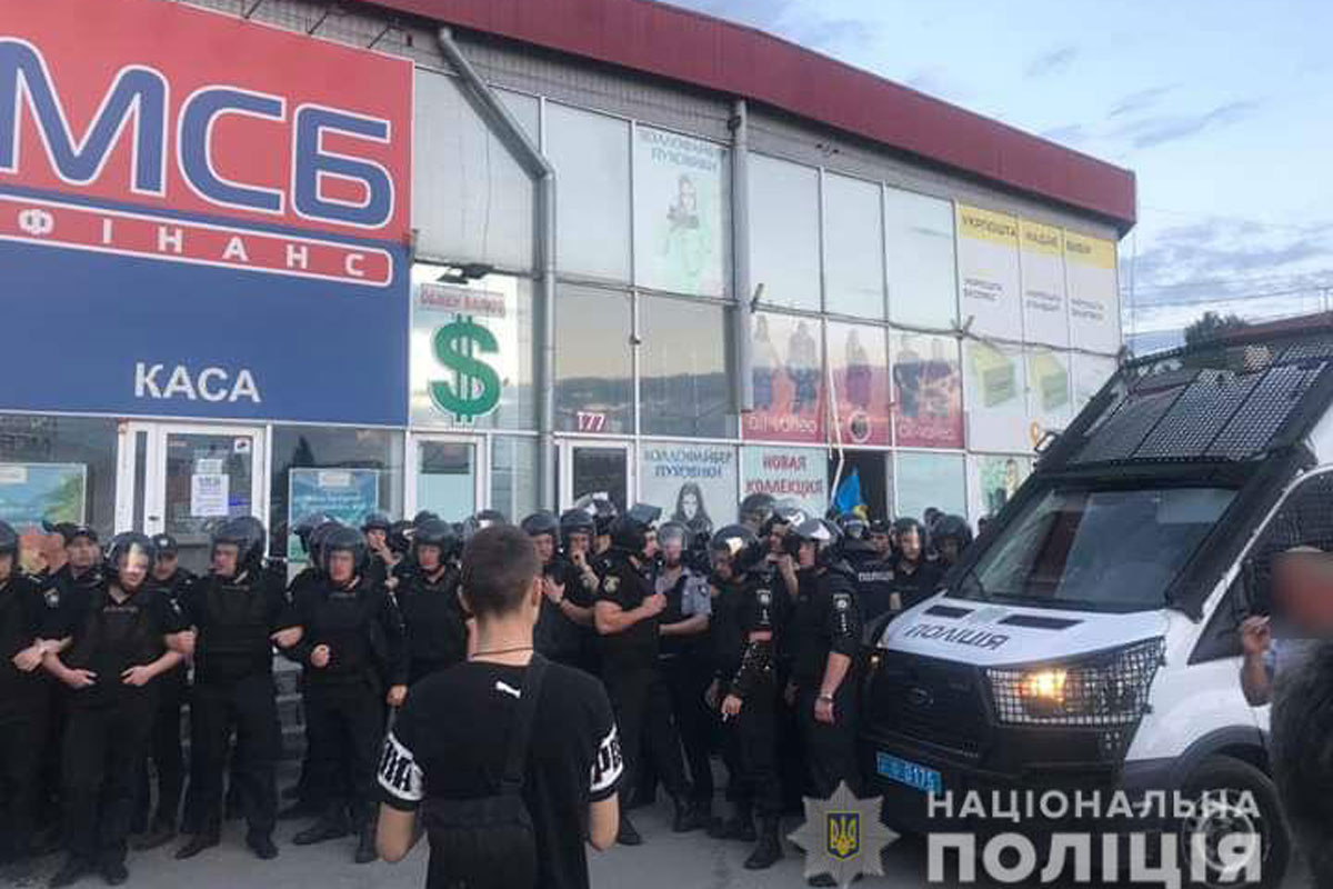 Избиение журналиста: полиция объявила еще два подозрения