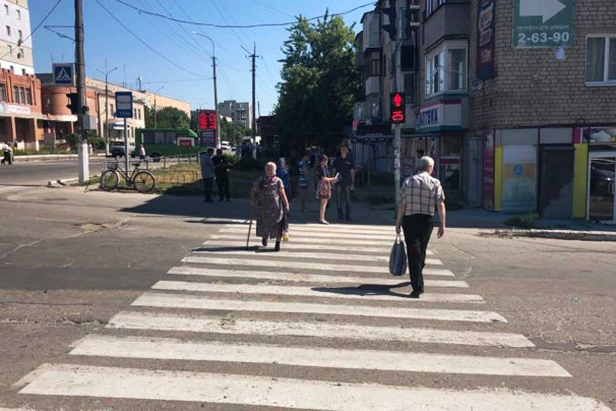 Под Харьковом копы заметили странное поведение пешеходов