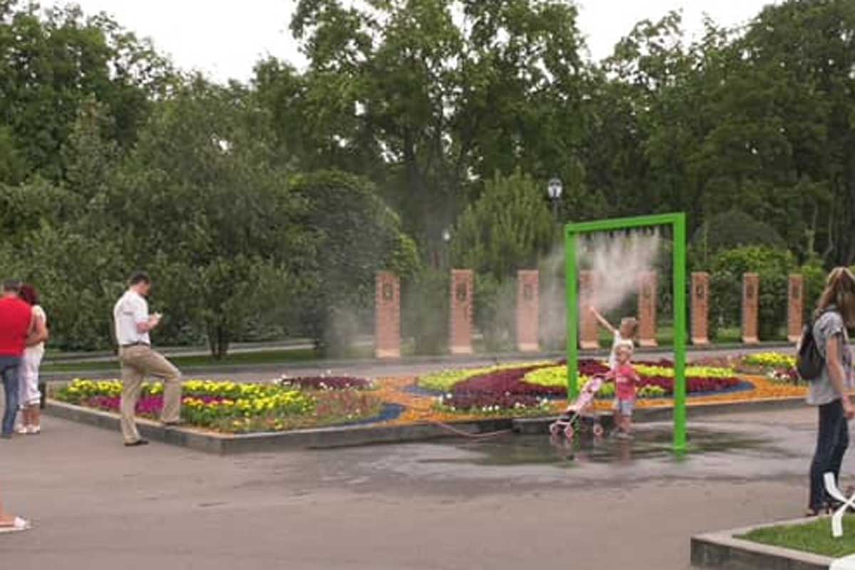 В саду Шевченко установили охлаждающие рамки (фото)