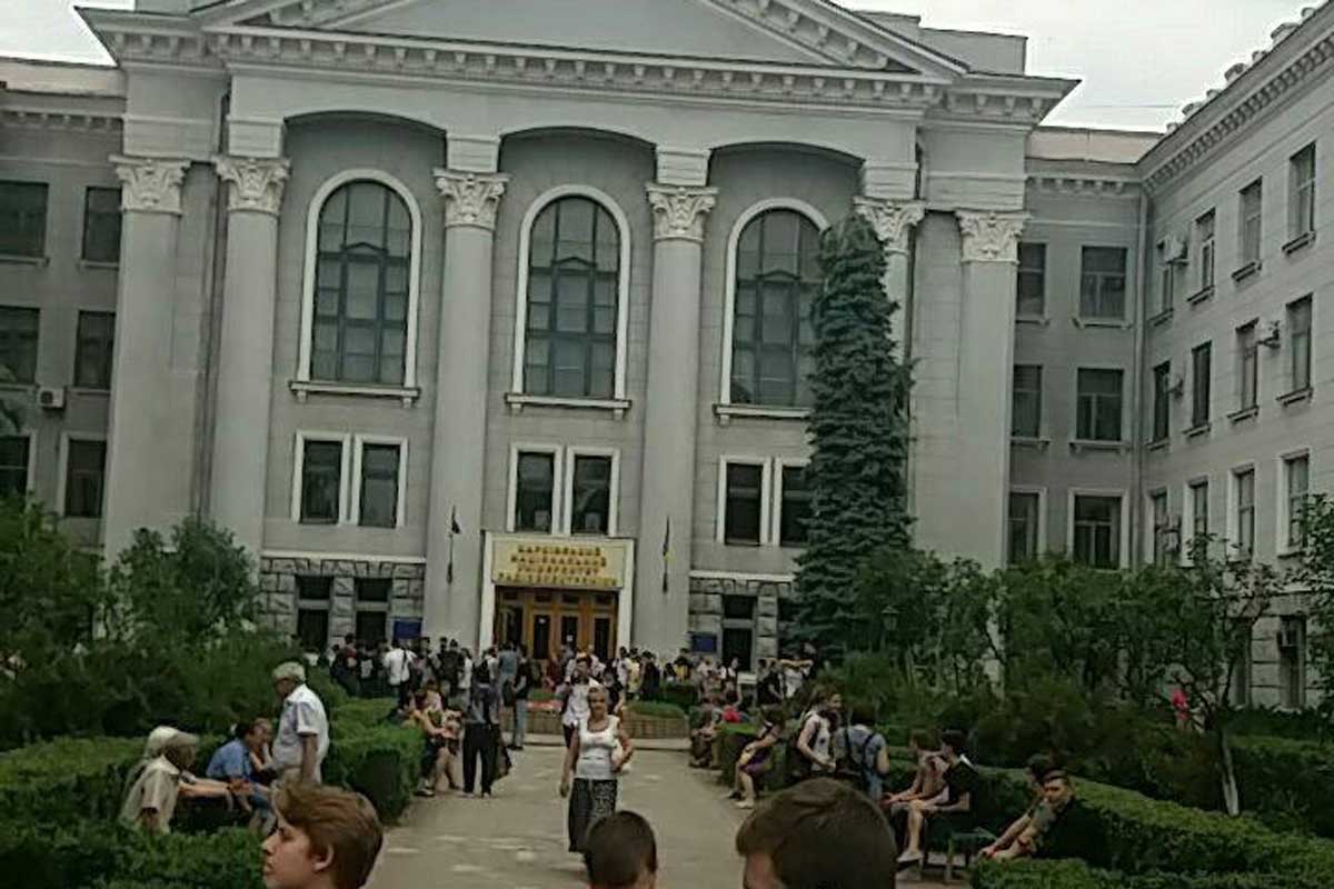 Из харьковского вуза эвакуируют студентов (фото)